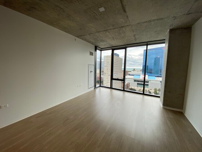Building Photo - 2211 S Wabash Ave