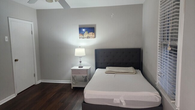 Foto del edificio - 2215 Albion St