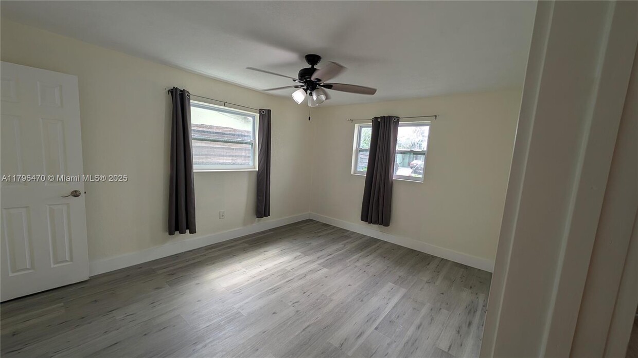 Foto principal - 6701 NW 25th Ct