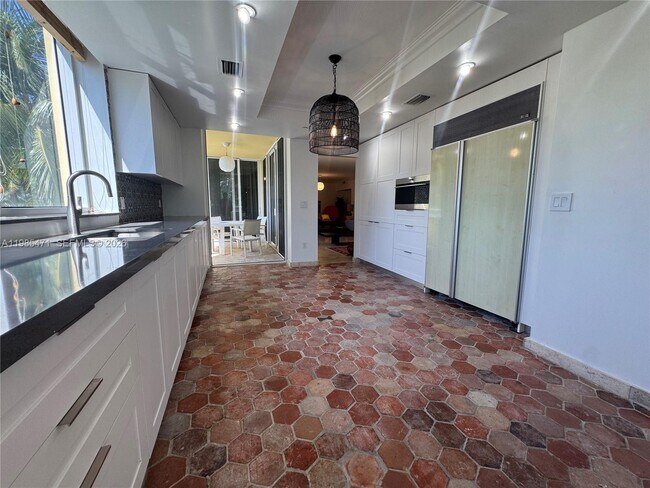 Foto del edificio - 445 Grand Bay Dr