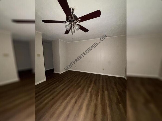 Foto del edificio - 2506 Romine Rd