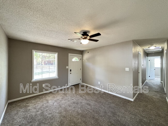 Building Photo - 5617 Shamrock Dr
