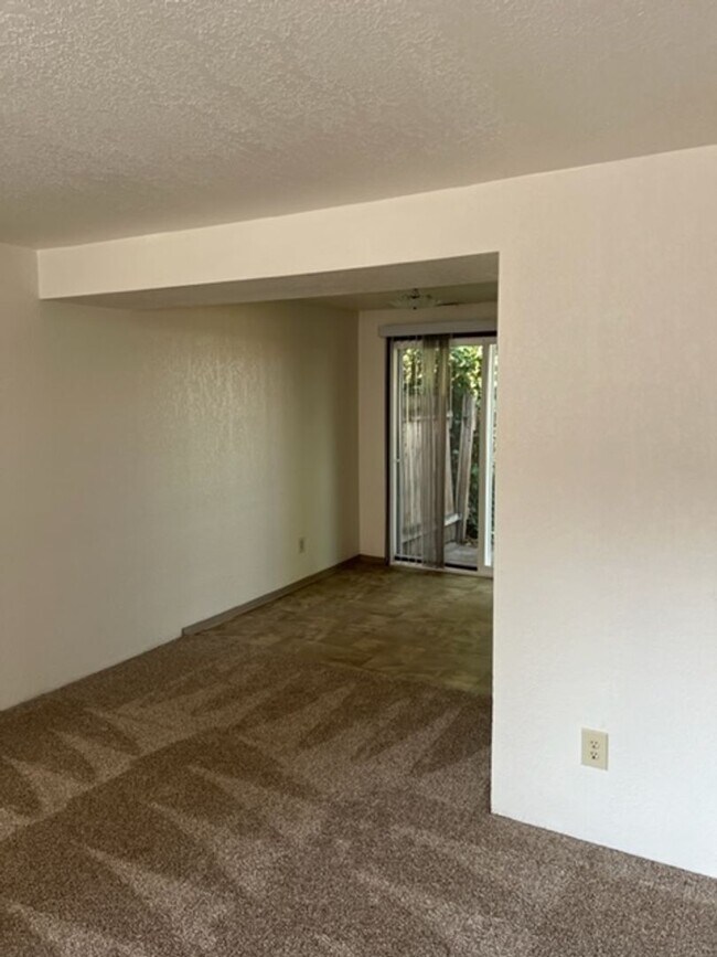 Foto del edificio - 2 BEDROOM TOWNHOME IN PHOENIX