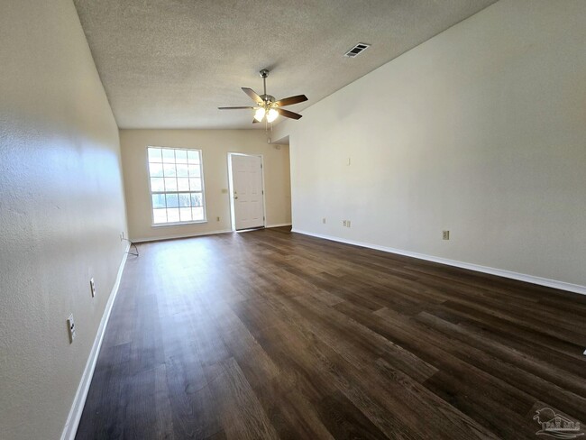 Foto del edificio - 409 Shadow Way Ln