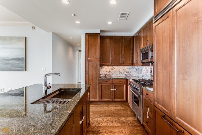 Foto del edificio - 3630 Peachtree Rd NE