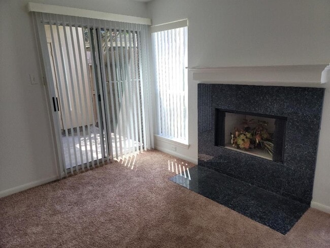 Building Photo - 700 Thicket Ln