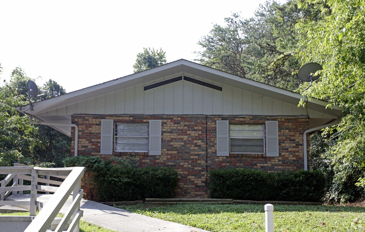 Building Photo - 339 Sharon Dr