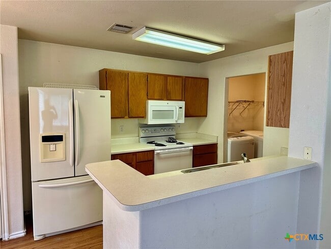 Building Photo - 130 Cedargrove