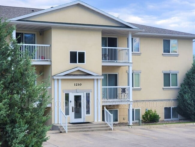 Building Photo - 1210 5th St S