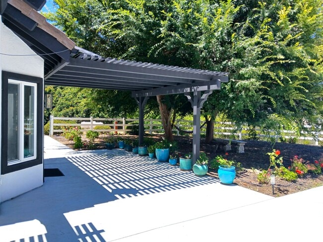 Foto del edificio - 43605 Los Gatos Rd