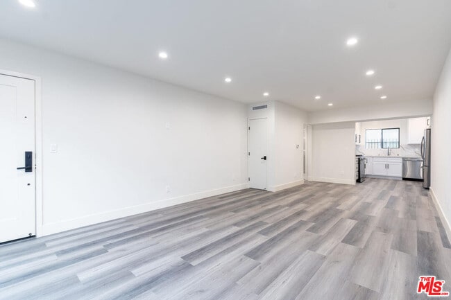 Foto del edificio - 1262 N Sweetzer Ave