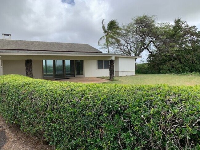 Foto del edificio - 2bd/3bath on large property in Wailuku