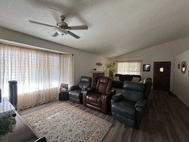 Foto del edificio - 1606 Maple Ave