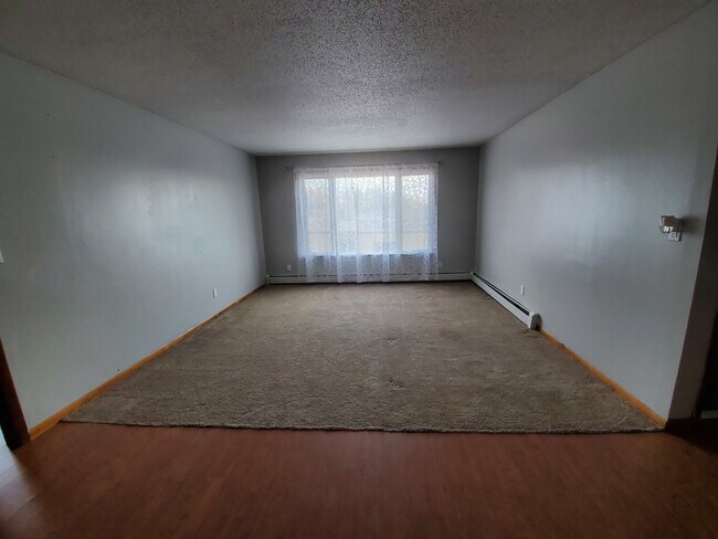 Foto del edificio - 309 11th Ave NW; Mandan, ND. 58554