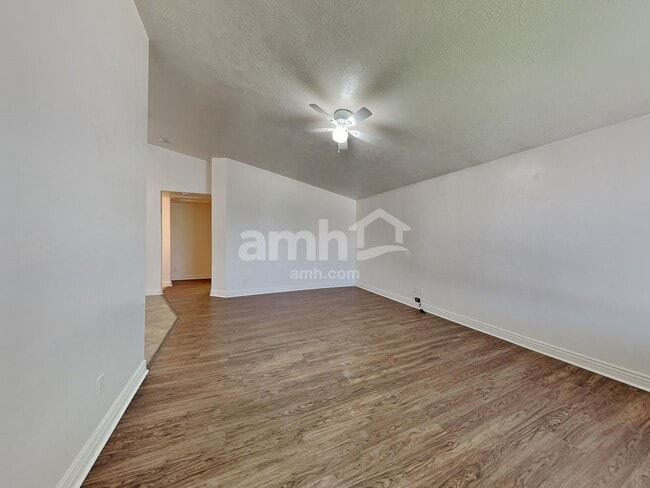Foto del edificio - 1698 E Ridgefield Rd