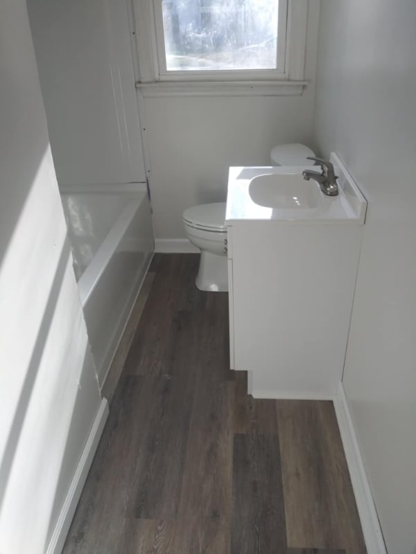 Building Photo - 609 W Holly St