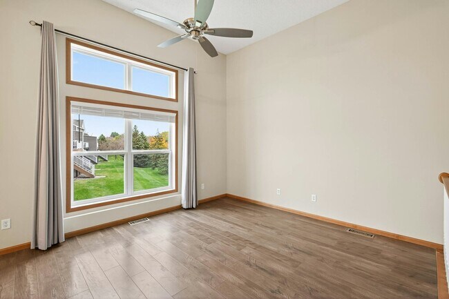 Foto del edificio - 7104 Merrimac Ln N