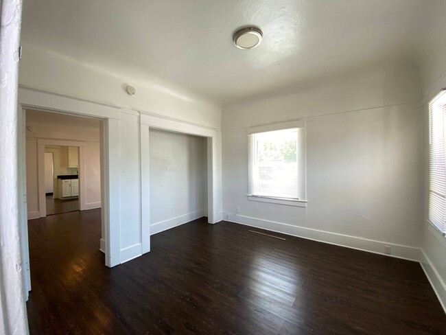 Building Photo - One Bed, One Bath Apartment Located Downtown
