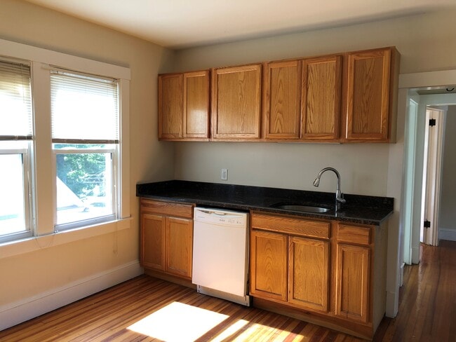 Building Photo - 99 Larrabee St