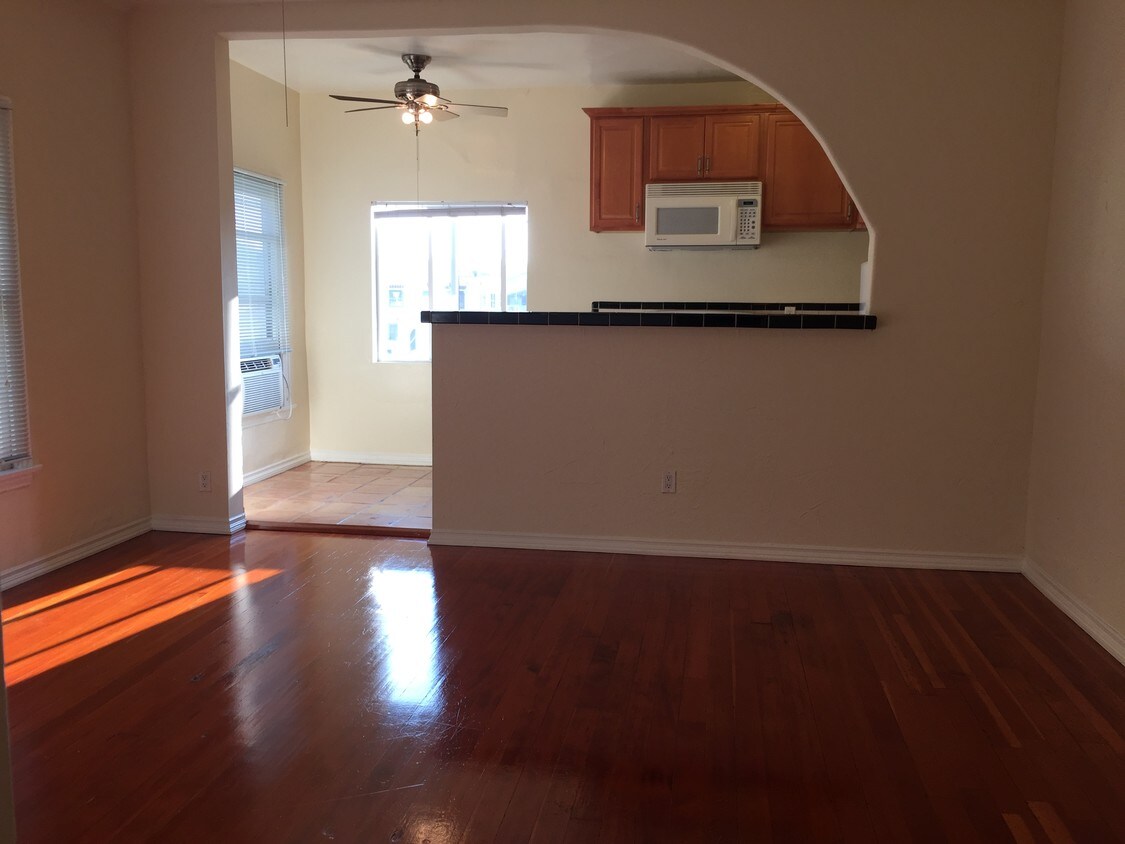 Primary Photo - 1026 Sanborn Ave