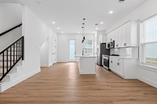 Building Photo - 9437 Pembrook St