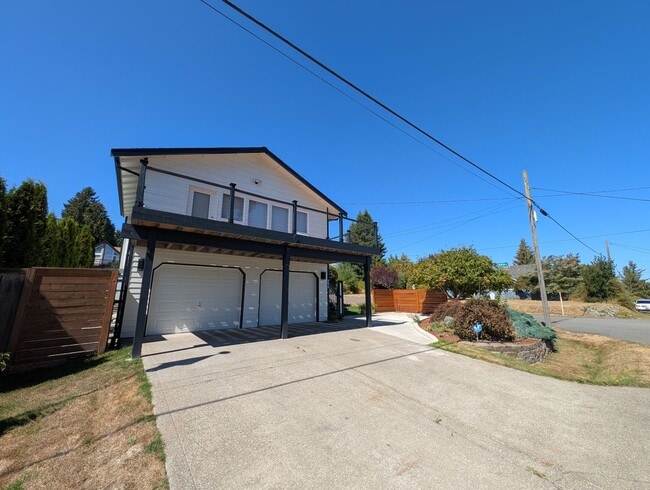 Building Photo - VIEW HOME FOR RENT!
