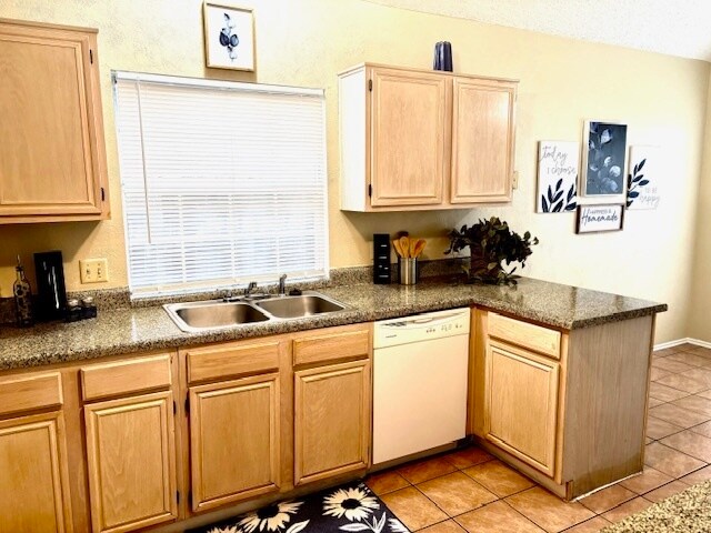 Building Photo - 1522 Summers Dr