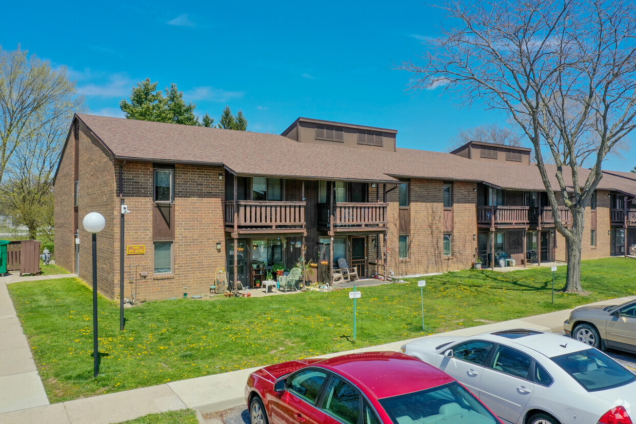 Primary Photo - Cedar Park Apartments