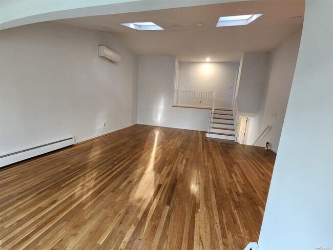 Building Photo - 544 Cedarwood Dr