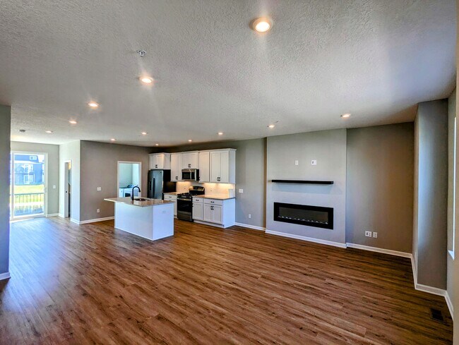 Building Photo - 13422 Territorial Cir N