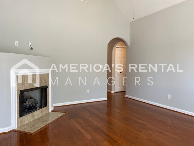 Building Photo - DEPOSIT PENDING!!! Townhome for Rent in Be...