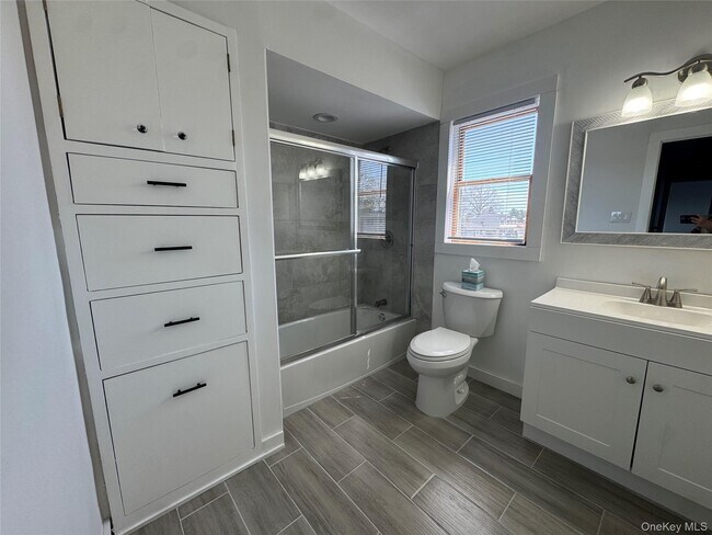 Foto del edificio - 70 Burlington Ave