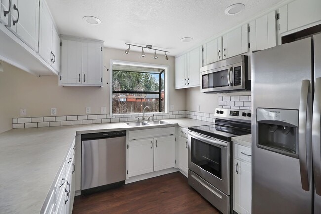 Foto del edificio - 3 Bed 2 Bath - Pet Friendly - NAS Whidbey