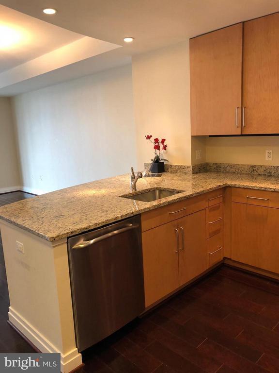 Foto del edificio - 8220 Crestwood Heights Dr