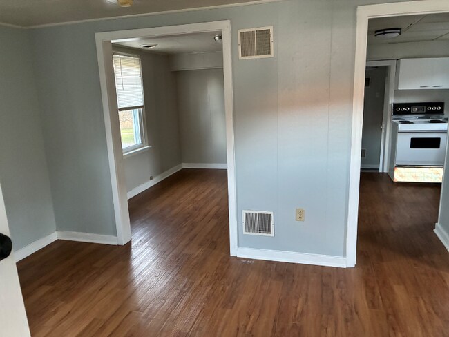 Foto del edificio - 429 Camp Strauss Rd