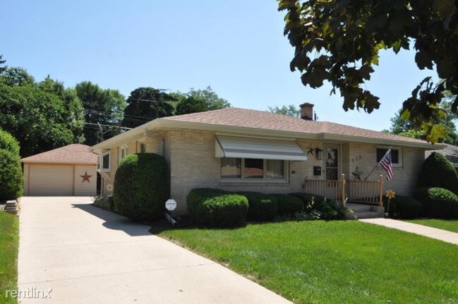 Building Photo - 3 br, 1.5 bath House - 917 Echo Ln