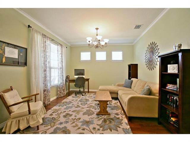 Building Photo - 401 Bluefinch Dr