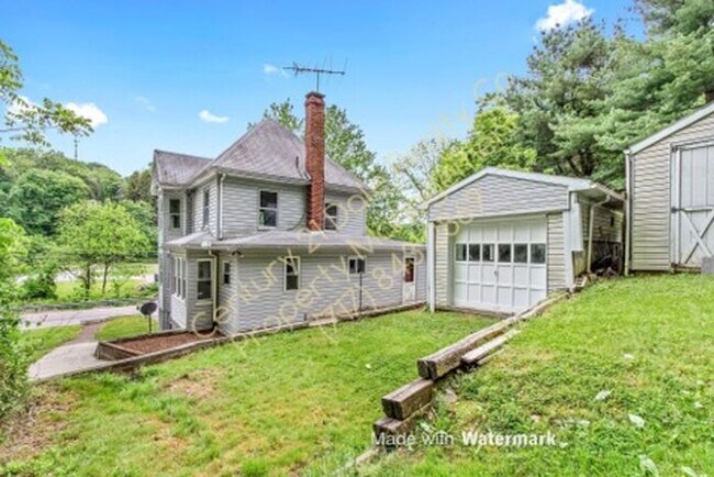 Foto del edificio - Large Home in Glen Rock right next to the ...