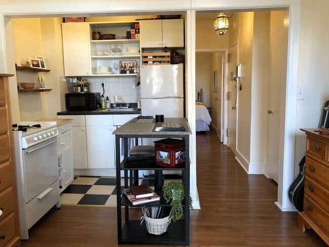 Building Photo - 318 E 59th St