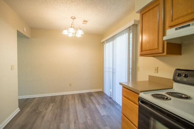 Foto del edificio - 221 Peppertree Ln