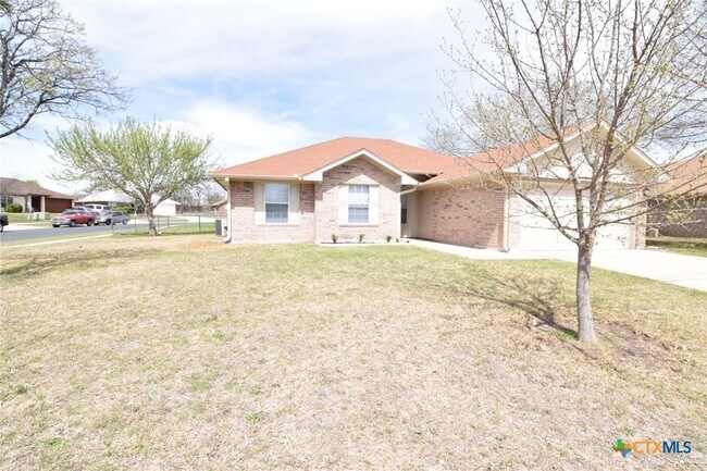Building Photo - 4201 Bluestem Ln
