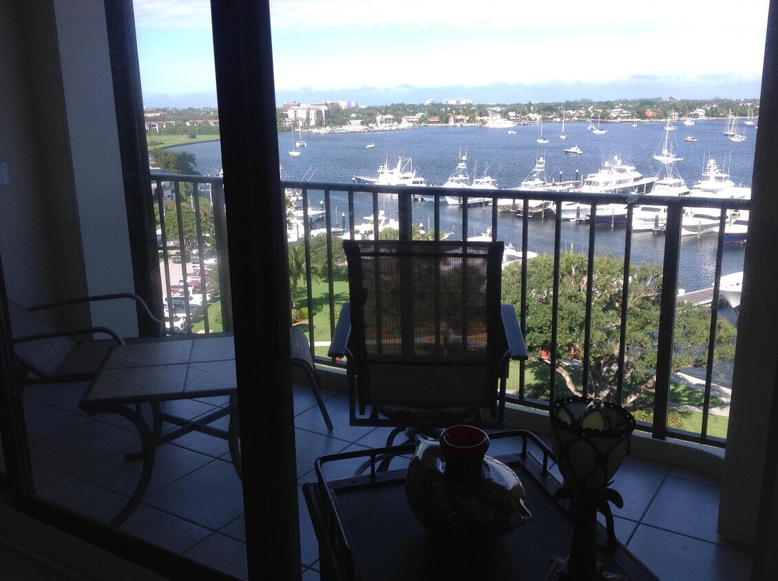 Primary Photo - 134 Lakeshore Dr