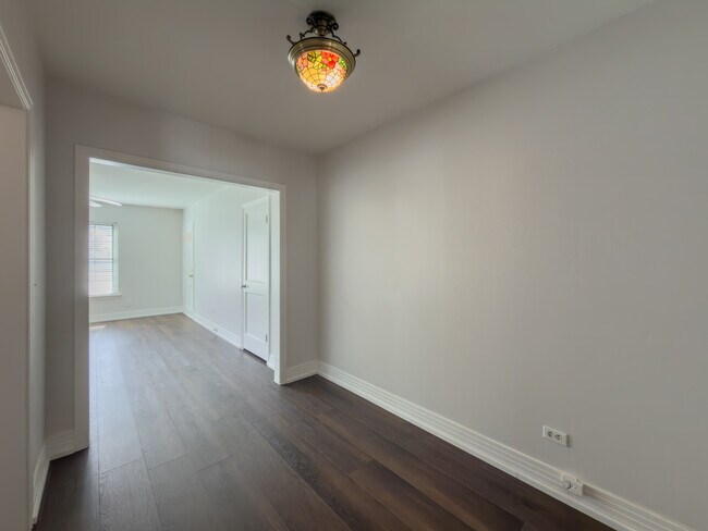 Comedor - 418 E 8th St