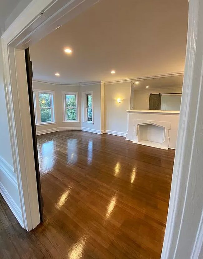 6846 S Clyde Ave Unit 3, Chicago, IL 60649 Apartments in Chicago, IL