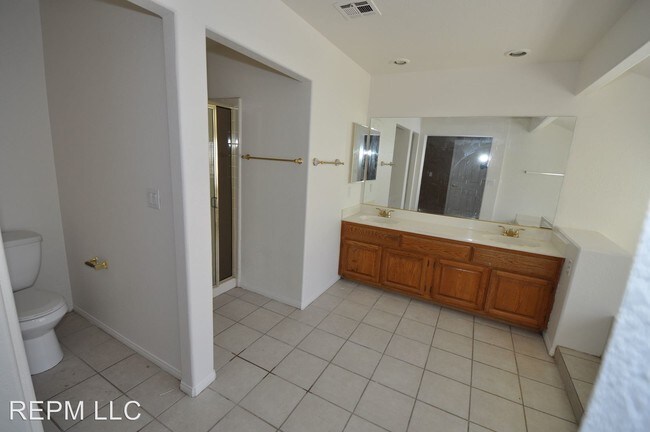 Building Photo - 9304 Angelfish Dr