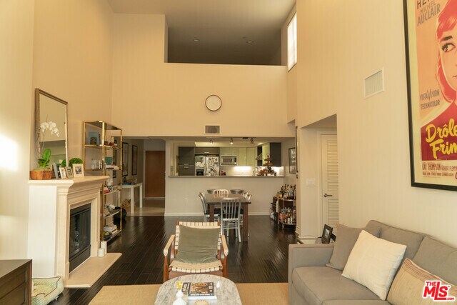 Foto del edificio - 1353 N Fuller Ave