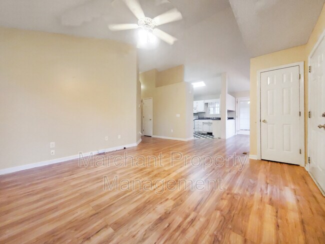Building Photo - 33 Buist Ave
