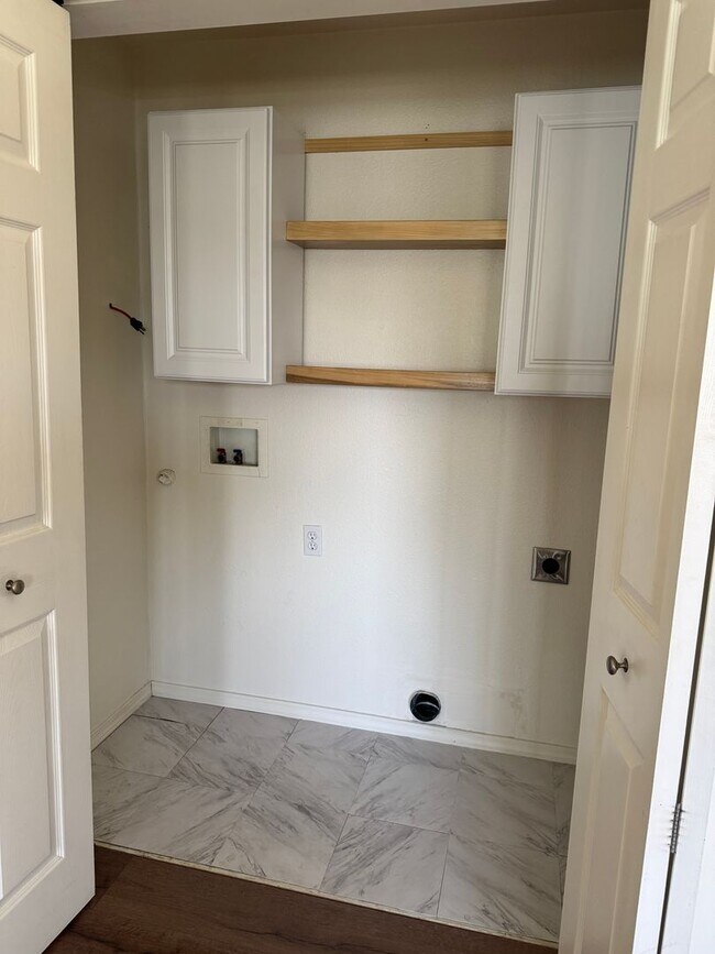 Building Photo - 692 N 1st St