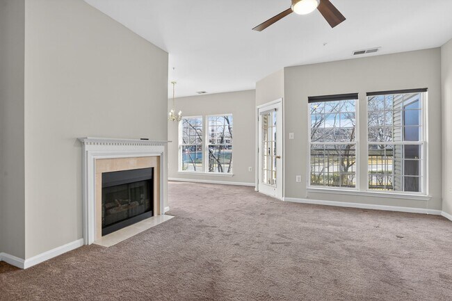 Foto del edificio - 4138 Fountainside Ln