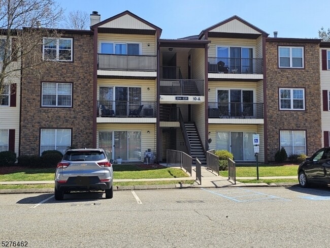 Building Photo - 220 Robertson Way